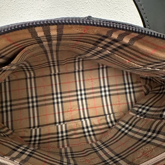 Burberry handbag - Picture 8 of 17